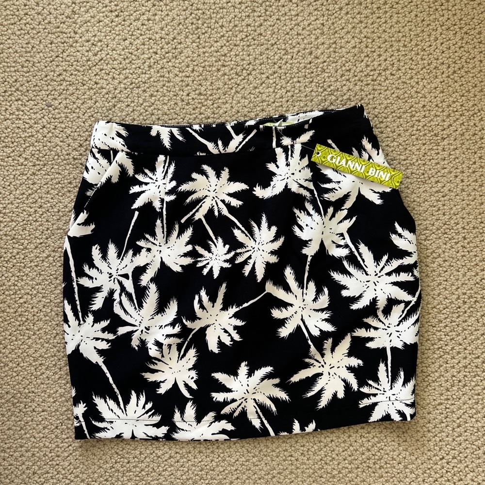 NWT Gianni Bini White Palm Tree Design Skirt